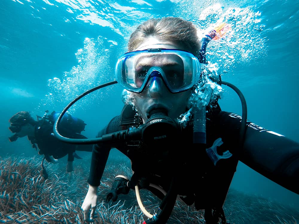 jesse-van-vliet-_8b7AW-p3Js-unsplash Scuba diving